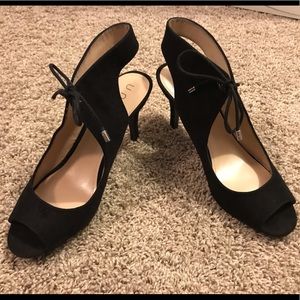 NEW Women’s Unisa lace up pump size 10